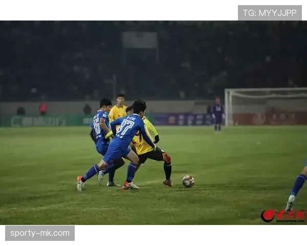 山东泰山队夺冠揽奖金,球迷欢庆共迎荣耀时刻 山东泰山队夺冠揽奖金,球迷欢庆共迎荣耀时刻