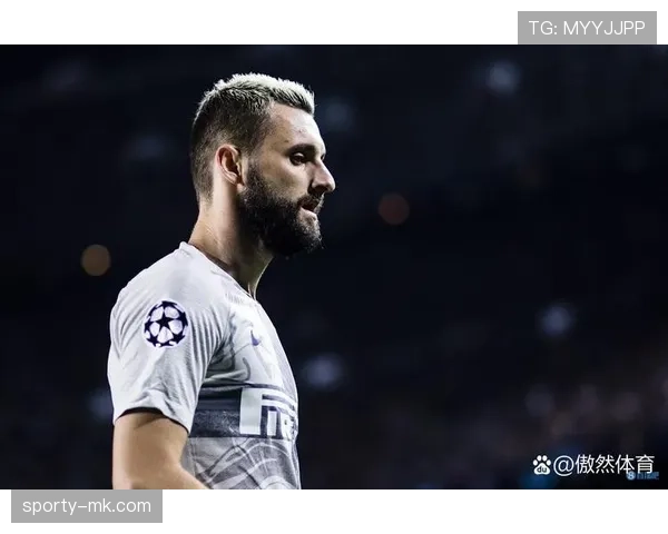 哈维·西蒙斯表现稳健，助攻能力开启球队进攻新篇章